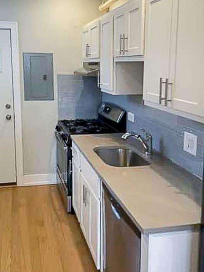 Building Photo - 4863 N Paulina St Unit GDN