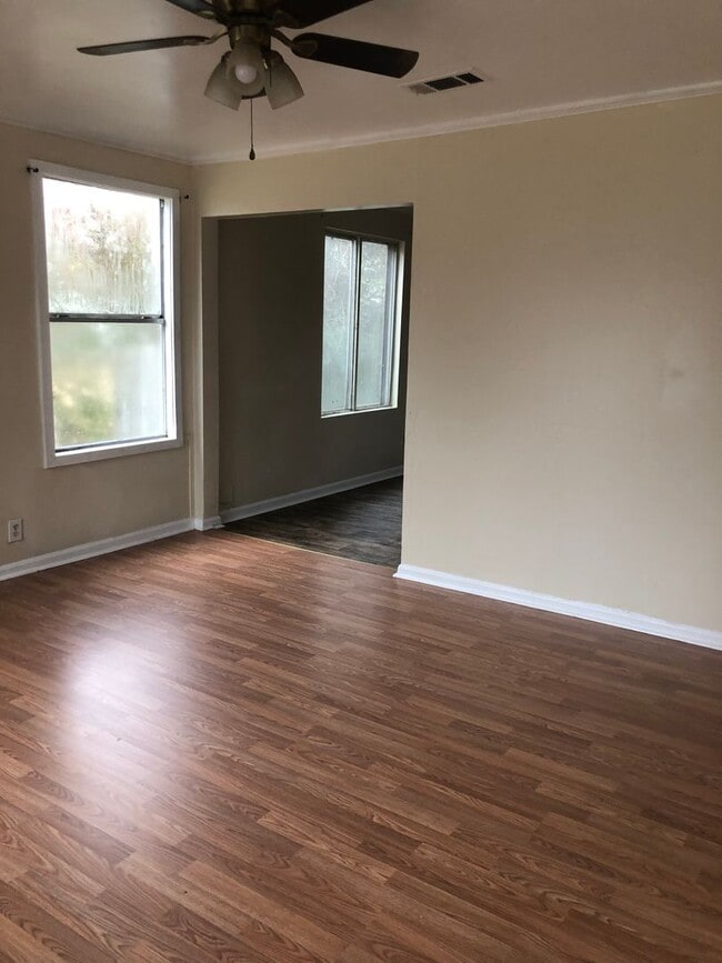 Photo - 3 bedroom 1.5 Bathroom