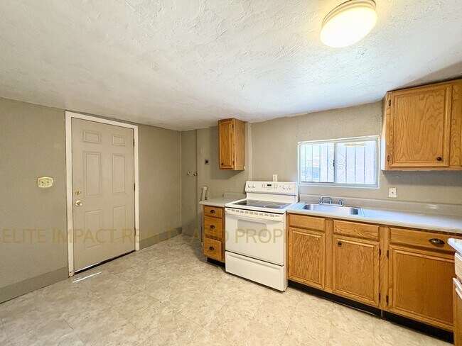 Photo - 425 W Columbia St