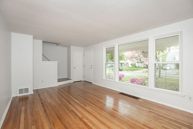 Photo - 3 Bed/1.5 Bath Single Family Home!