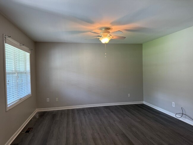 Photo - Spacious 3 Bedroom, 2 Bath Home with Garag...