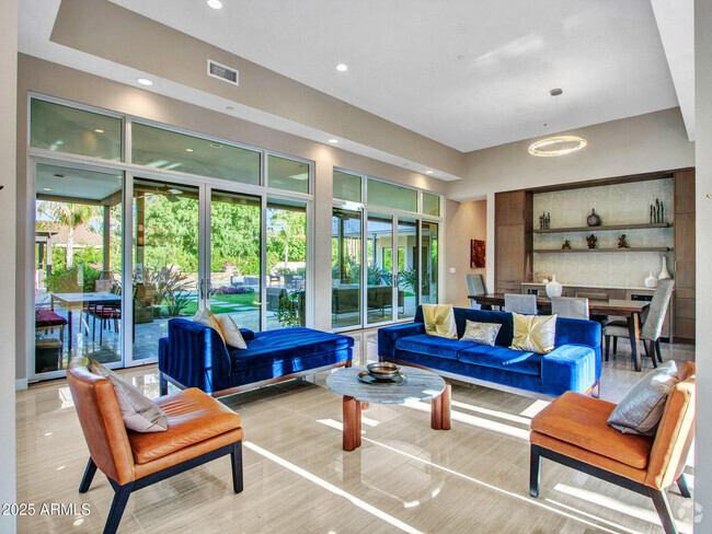 Building Photo - 6031 E Paradise Dr Rental