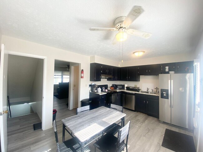 Photo - 1504 Ensign Dr Unidad 1