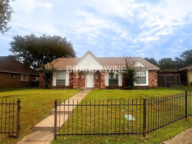 Photo - 129 E Bancroft Dr