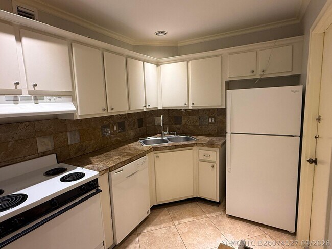 Photo - 136 NE 19th Ct Unit 220F