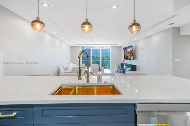 Building Photo - 3800 S Ocean Dr Unit 407 Rental