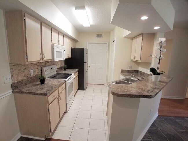 Photo - Gorgeous 2/2 condo for rent next to Waterford Lakes Town Center and UCF Unit 1014