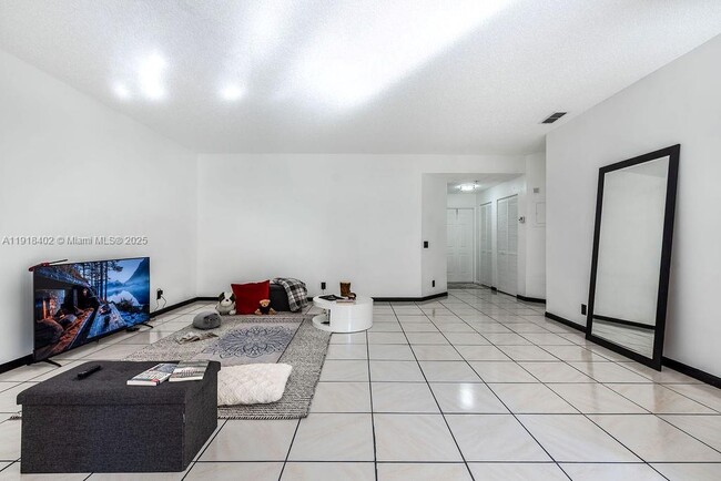 Photo - 6641 Via Regina