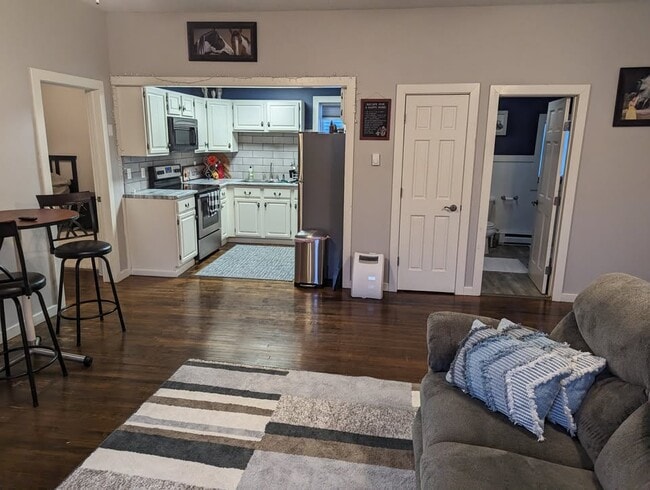 Photo - 105 S Main St