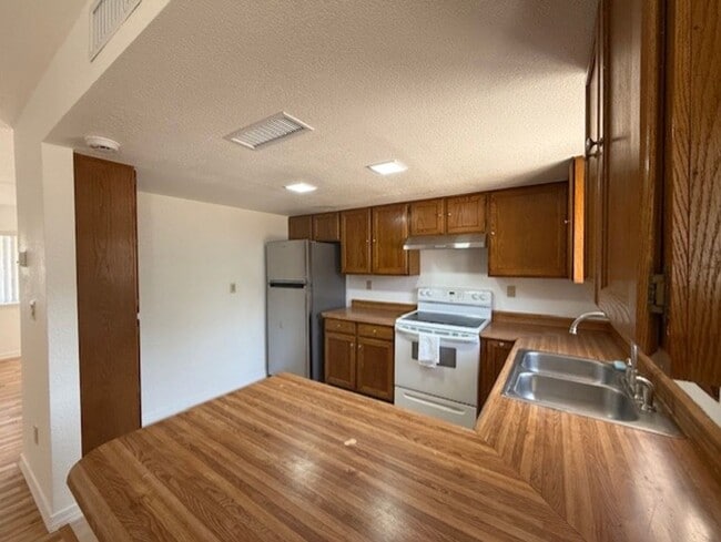 Photo - Occupied Do Not Disturb Tenant!! 4 Bedroom in Cottonwood - Contact Property Pros Property Management