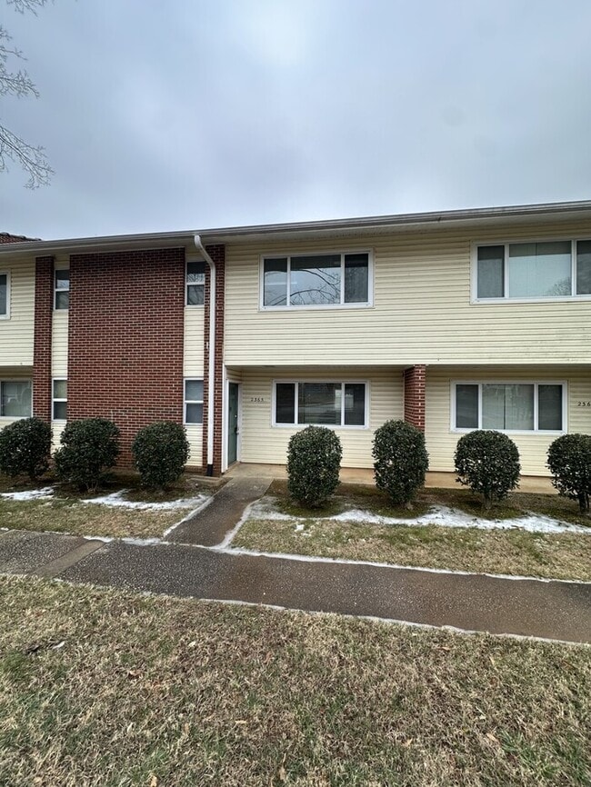 Building Photo - 2365 Champion Ct Unit 2365