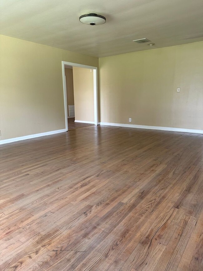 Photo - 1516 Walnut Ave