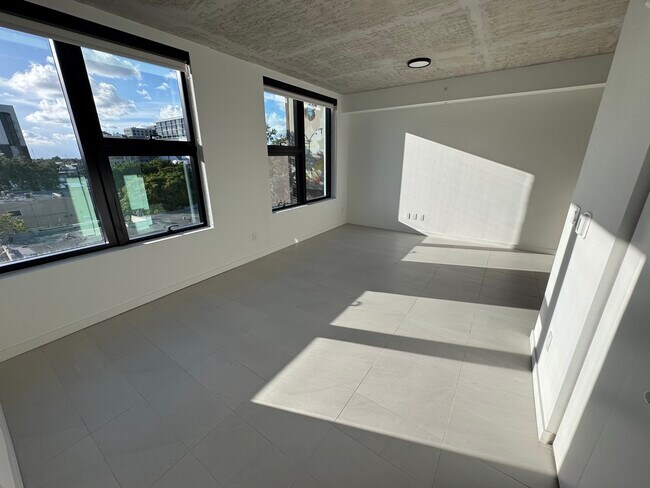 Photo - 264 NW 31st St Unit S