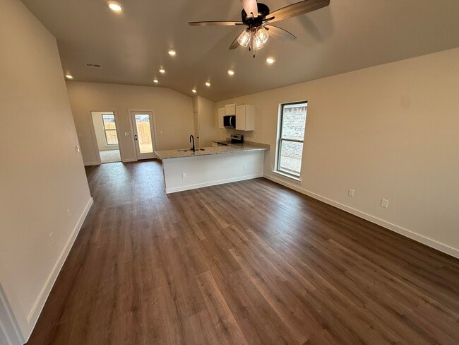 Photo - 1305 N Chicago Ave