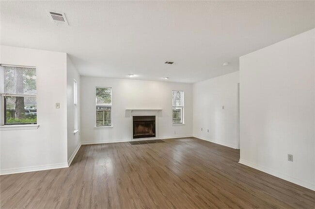Photo - 304 Teal Ct