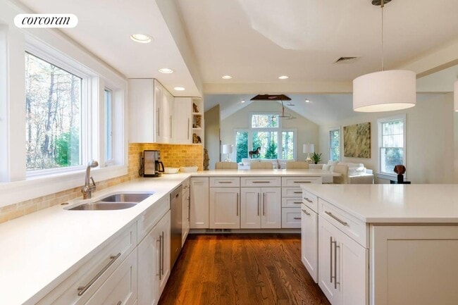 Photo - 76 W Gate Rd