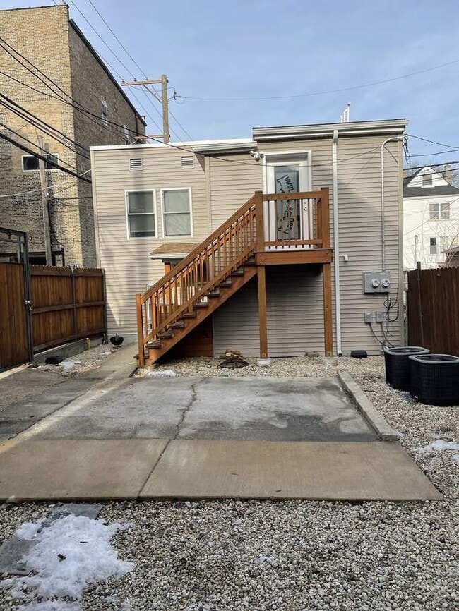 Building Photo - 2914 N Allen Ave Unit CH1 Rental