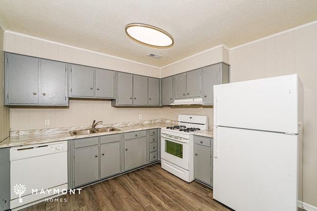 Photo - 77 Oakwood St