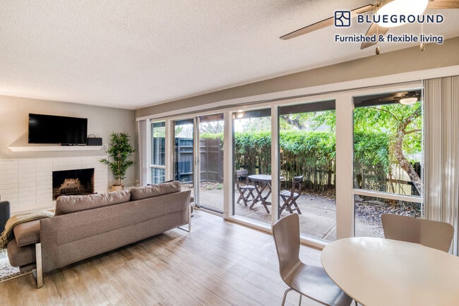 Photo - 801 Middlefield Rd Unidad FL0-ID1710