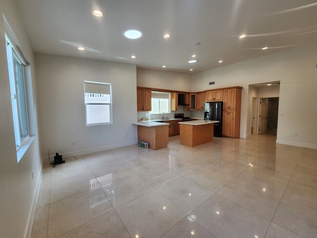 Building Photo - 10528 Tuxford St Unit 10530