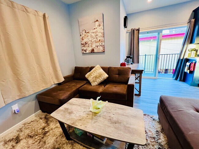 663 1st Ln
