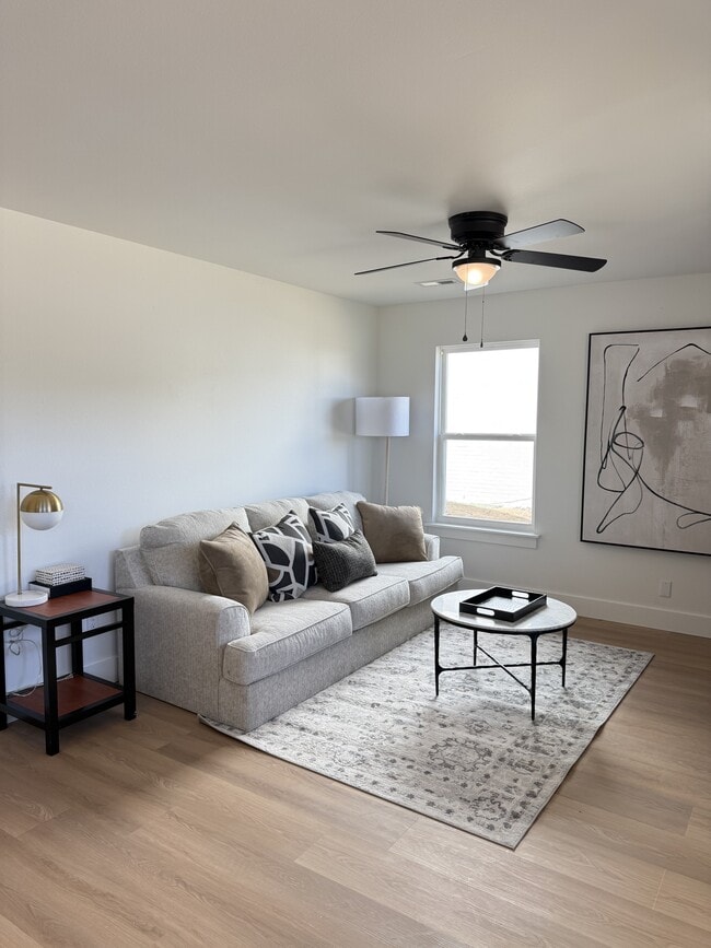 Photo - 1172 W Cato Springs Rd