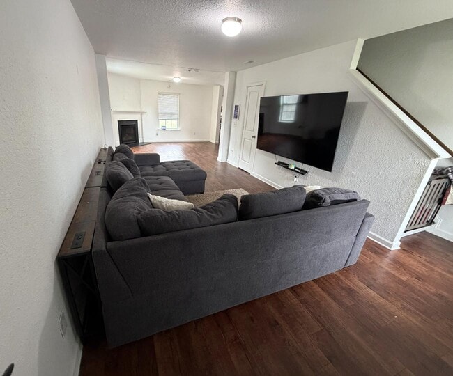Photo - 836 Chariot Way