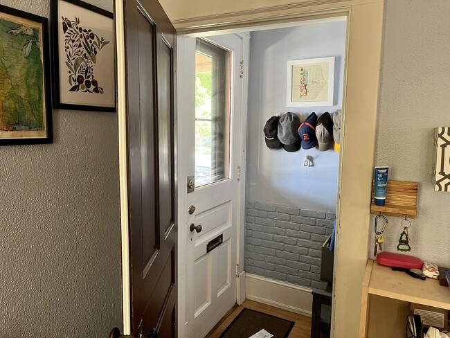 Entryway / Mudroom - 2732 N Fratney St