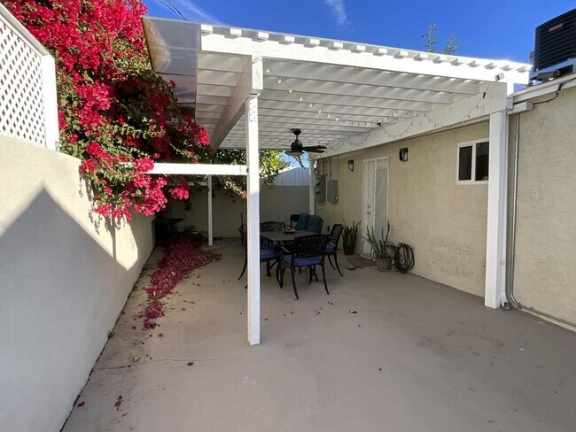 Photo - 18427 Delano St