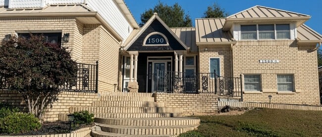 1500 Bayou Blvd Unit 3