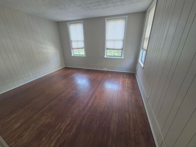 Photo - 417 Emma St Unit 417 Emma St  2