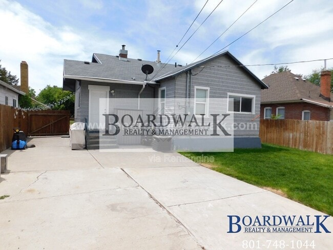 Photo - 657 Warnock Ave