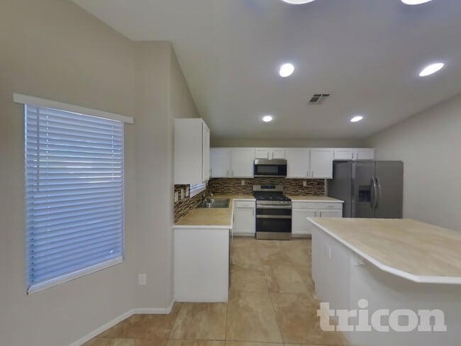 Photo - 11049 Zampino St