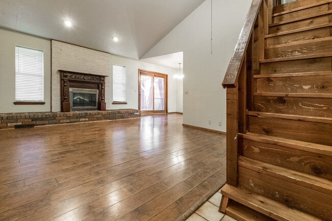 Photo - 1251 Kingston Rd