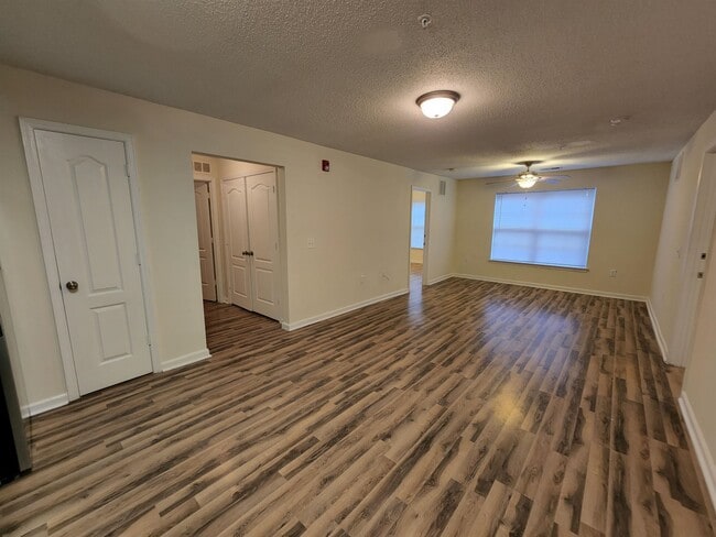 Building Photo - 3000 S Adams St Unit 1031 Rental