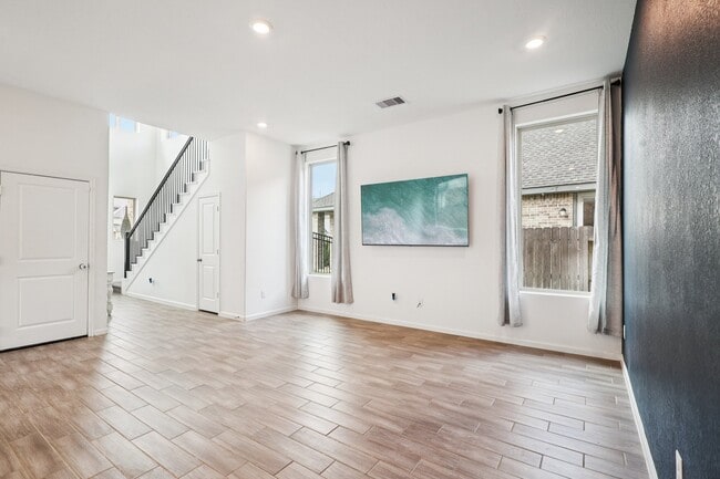 Photo - 4925 Chester Lk Ln