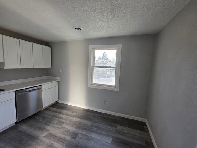 Photo - 107 Grundy St Unit 1
