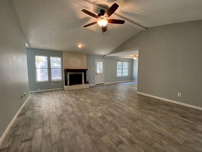 Photo - Gorgeous 3 bed 2 bath Single Story Home in Austin!!!