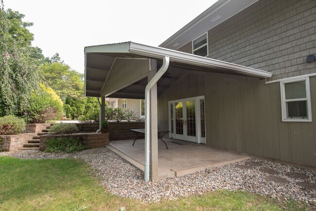 209 E Navajo St