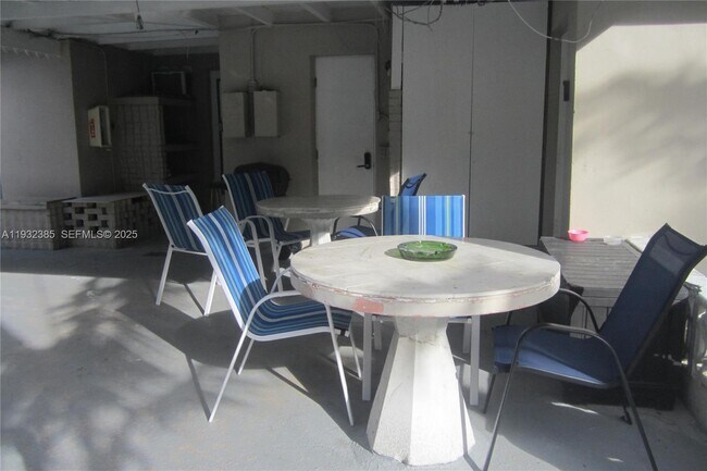 Photo - 2019 Fletcher St Unidad 2