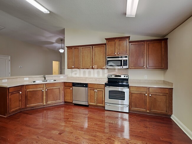 1762 Woods Ln