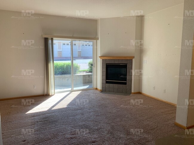 Photo - 3945 Landings Dr Unit B2