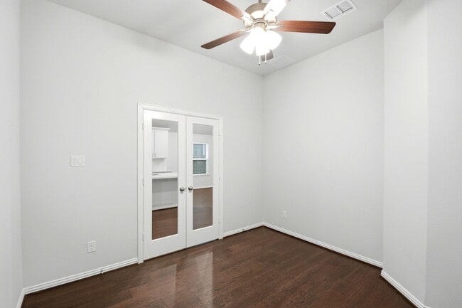 Photo - 2106 Villa Flora Ln