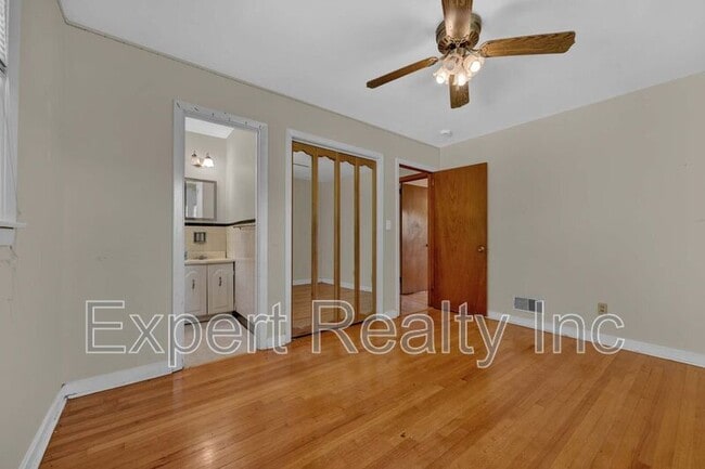 2249 4th Pl Cir NE