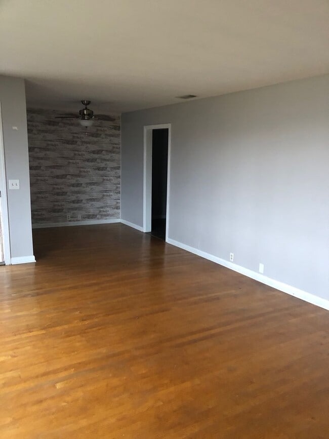 Photo - 3 Bedroom/1 Bath - Near Hoosier Park Racing and Casino
