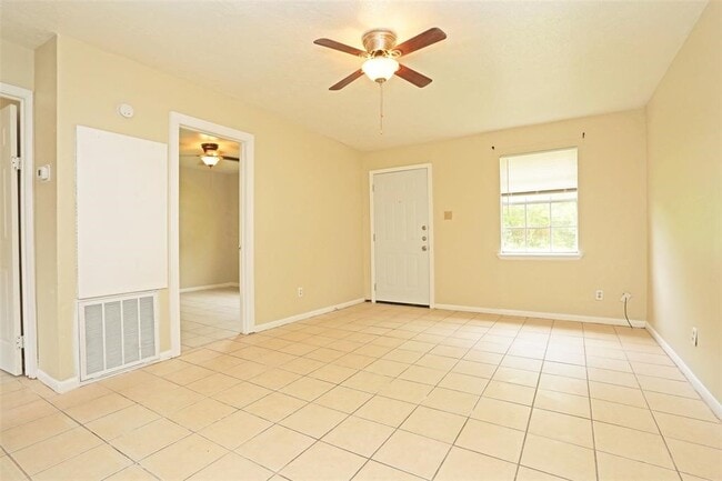 Photo - 2460 W Shane St