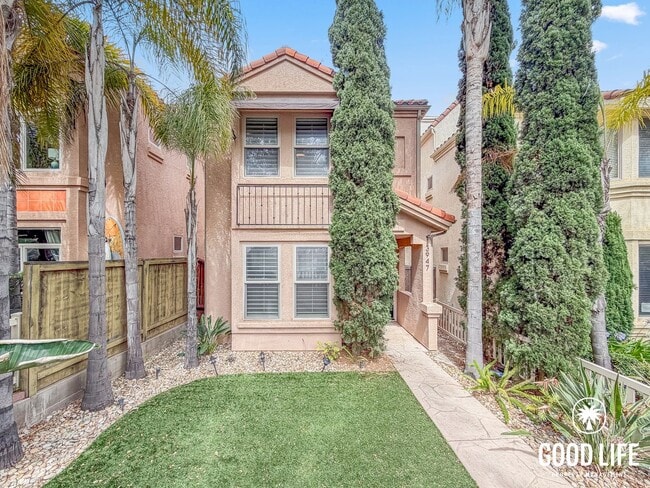 Building Photo - Spacious 3B/3BA Home with Loft-Style Office and Rooftop Deck in Pacific Beach