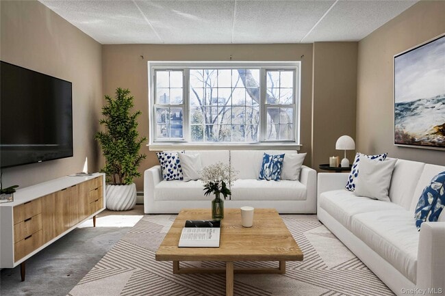 Building Photo - 2 Consulate Dr Unit 1J