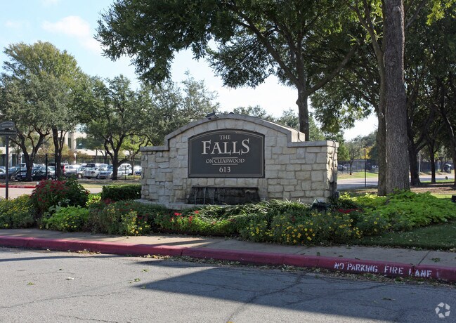 falls on clearwood apartments for rent in richardson tx forrent com