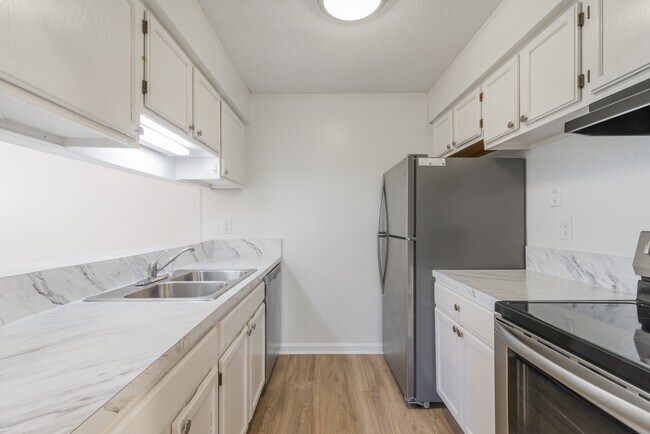 Photo - 2539 Stockbridge Dr